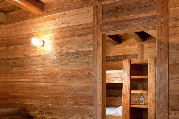 stube legno dettaglio camera letto