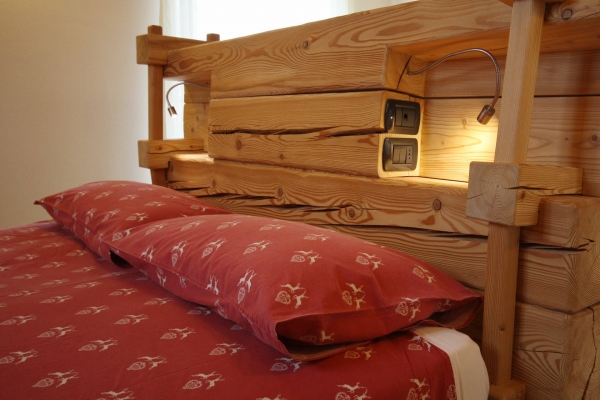 testata letto legno camera moderna design